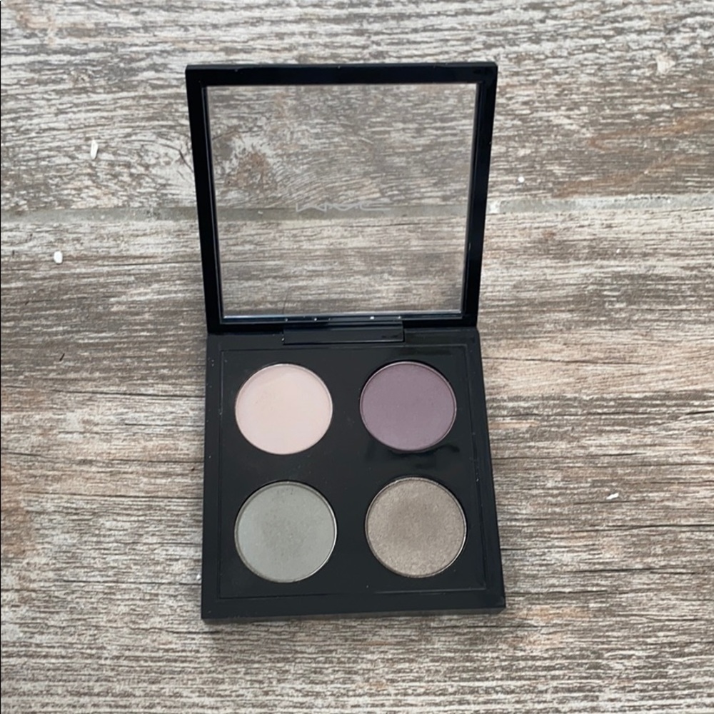 MAC lady grey eyeshadow palette